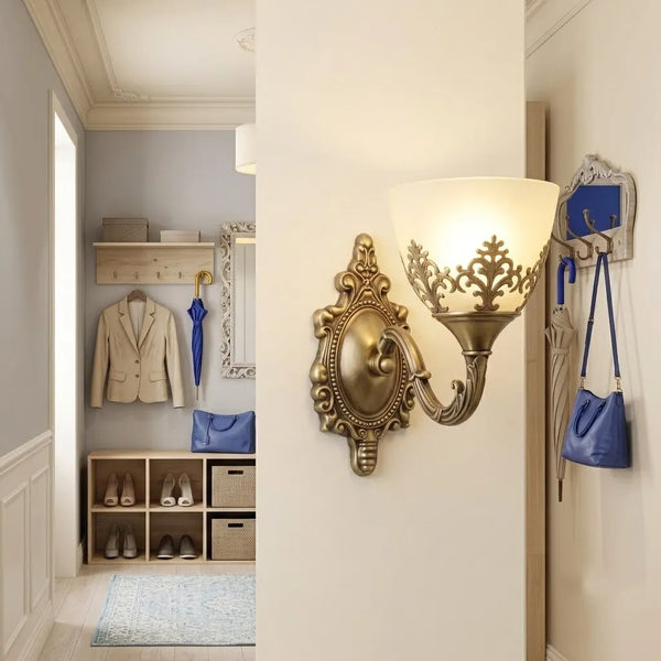 Aplica de Victoria perete vintage, 1 bec E27, L220×220×230 mm, finisaj alb-auriu, design ornamental clasic
