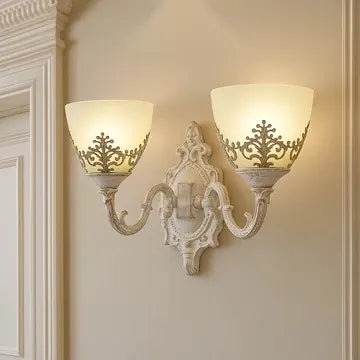 Aplica de Napoli perete dublă, stil vintage, 2 becuri E27, L420×220×230 mm, finisaj alb antichizat (WH), cu abajururi ornamentale